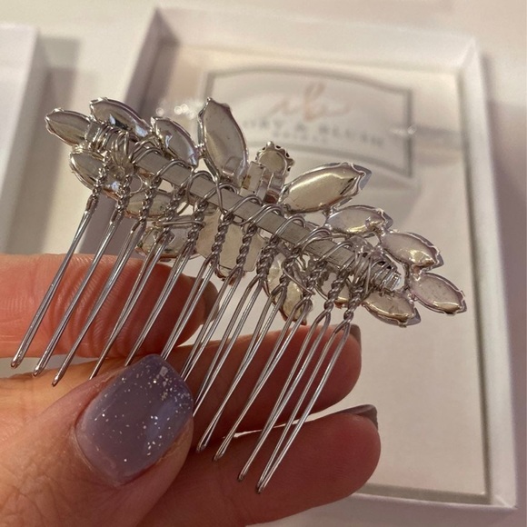 Rhinestone bridal hair comb - Picture 3 of 7